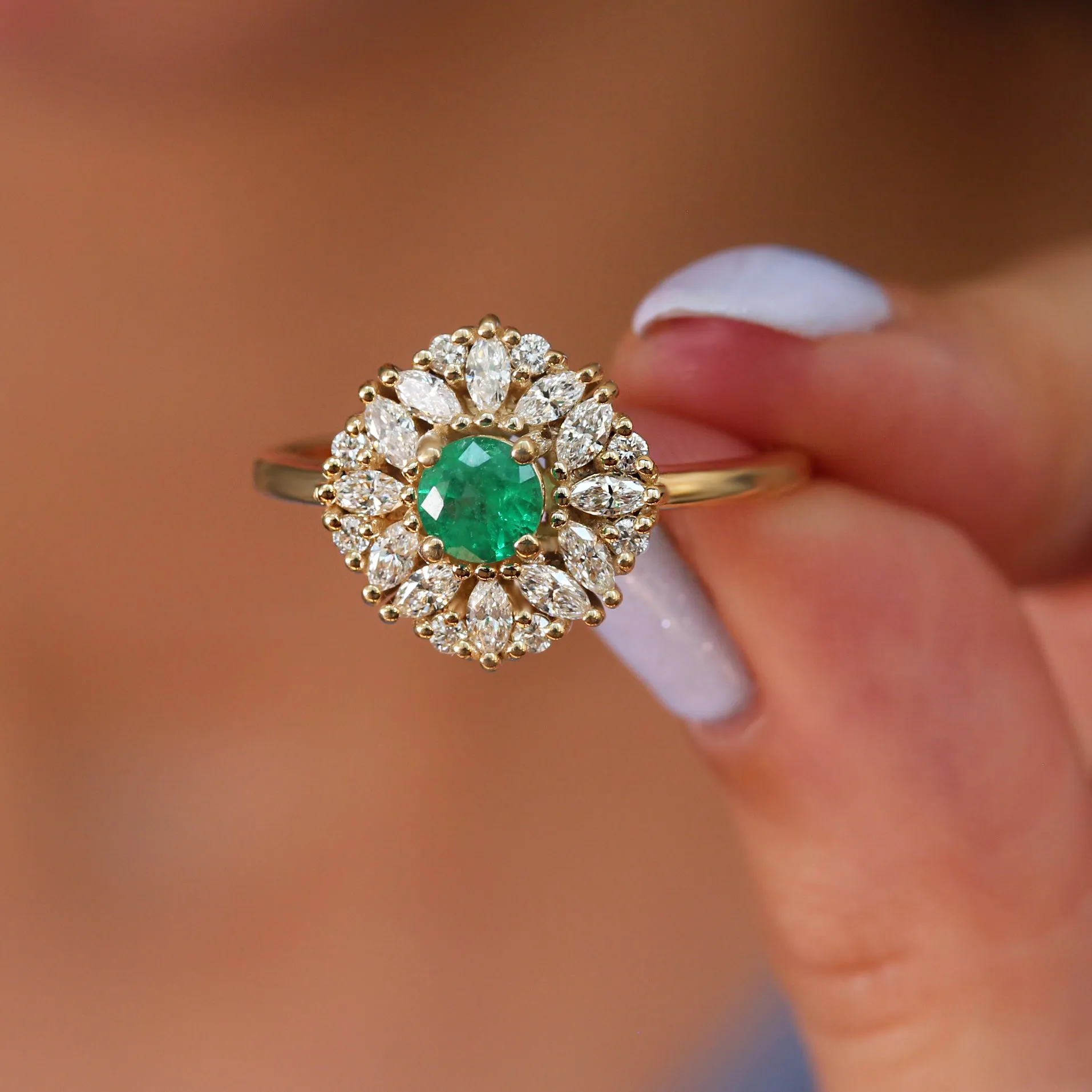 Ballerina round cut emerald engagement ring, Harper ♥