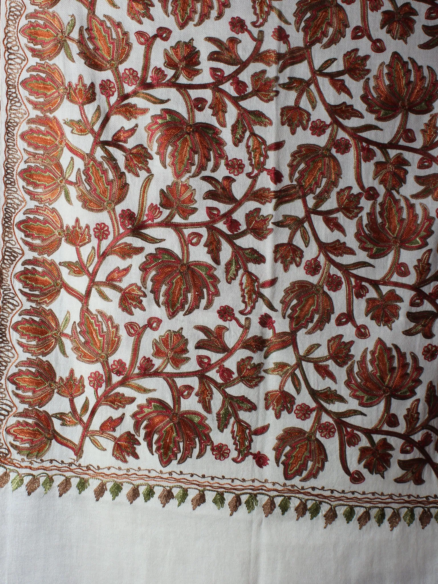 White Aari Embroidery Chinar Jal Pure Wool Stole from Kashmir - S6317084